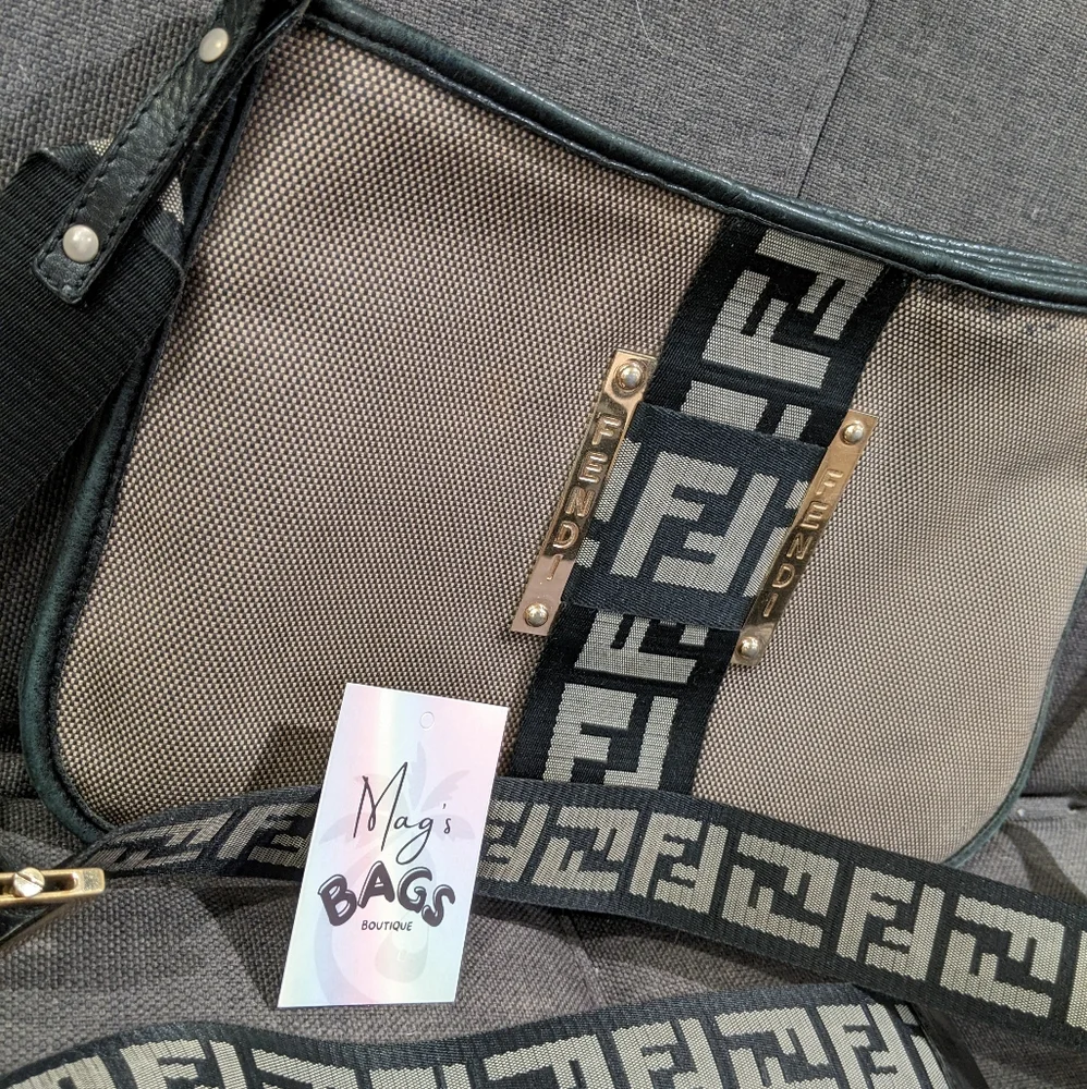 Fendi: Logo Strap Borsa Tape Monogram Mamma Zucca Crossbody Bag - Picture 8 of 14